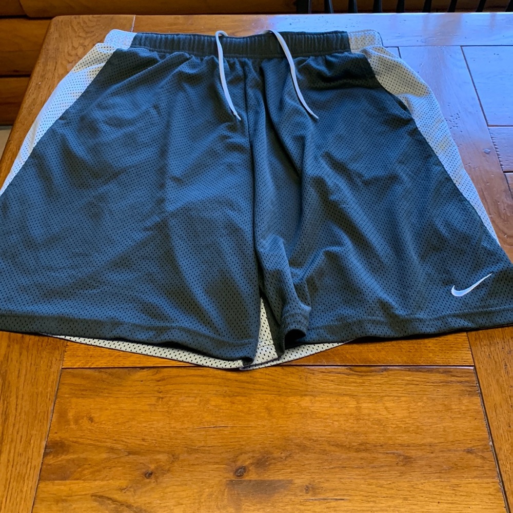 Nike athletic shorts XXL black & gray